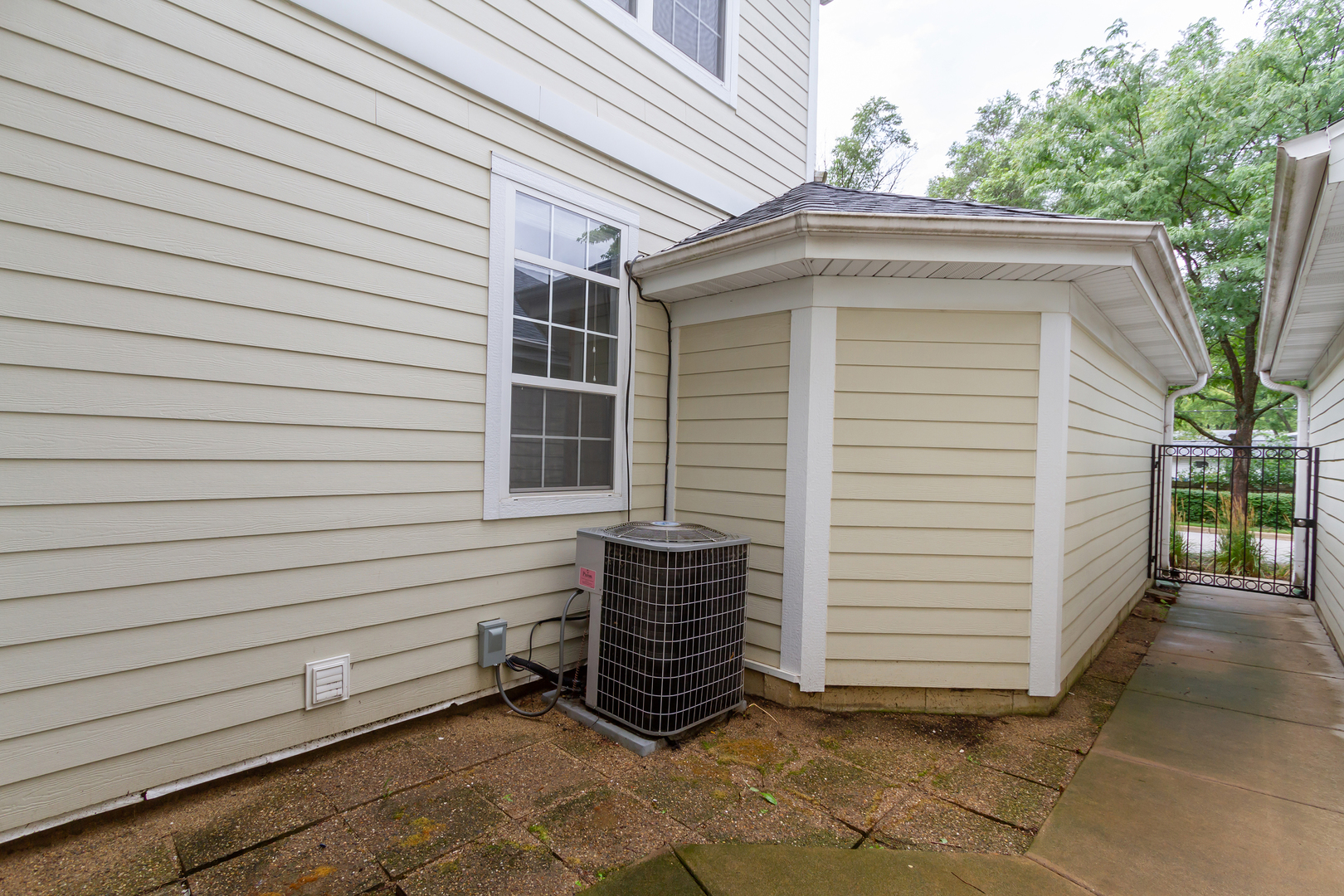 1882 Keystone Place, Unit 1882 Schaumburg, IL 60193 - Photo 34 of 34 a view of a house with a balcony
