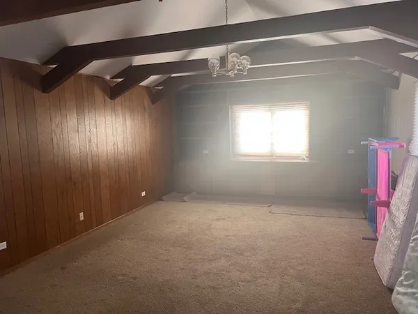 a view of empty room with window