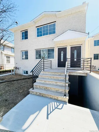 $3,250 | 139-22 Lakewood Avenue, Unit 2F | Jamaica