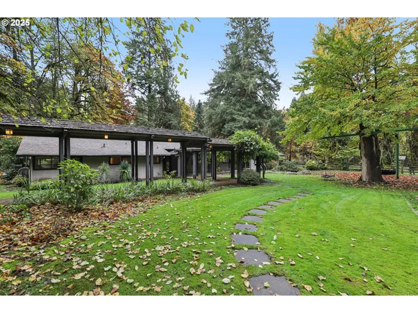 a view of a house with backyard and sitting area