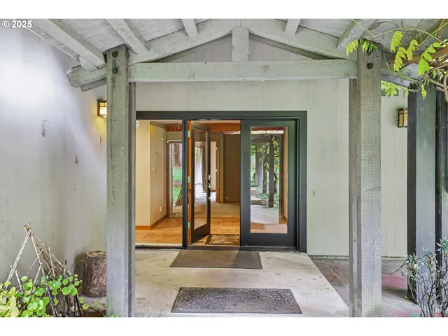 a view of a entrance door of the house