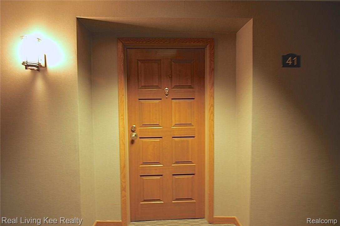 969 GreenView Court, Unit 41 Rochester, MI 48307 - Photo 5 of 43 IMG_9713.JPG