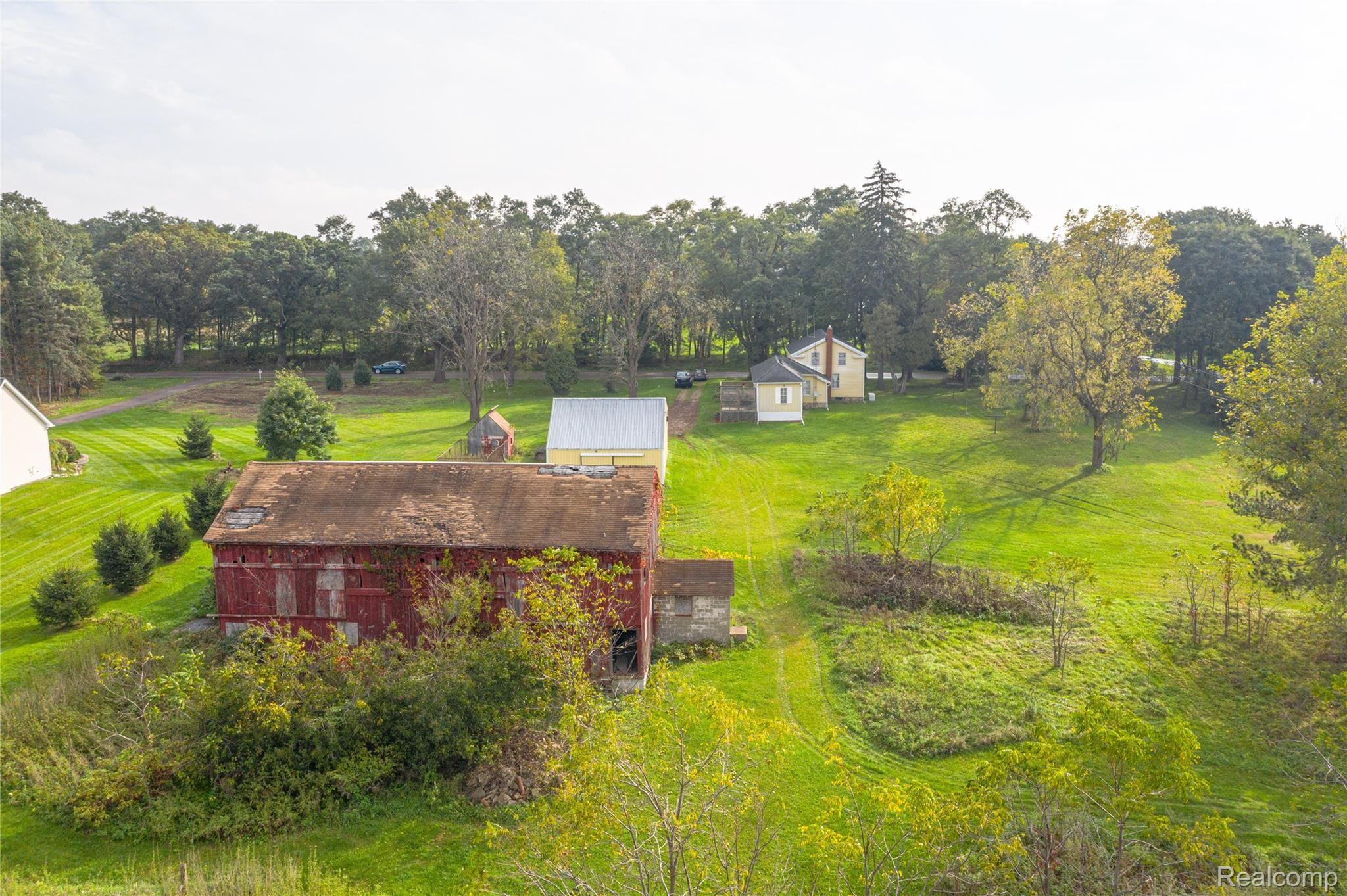 2816 County Farm Road Howell, MI 48843 - Photo 28 of 30 Exteriors (19 of 20).jpg