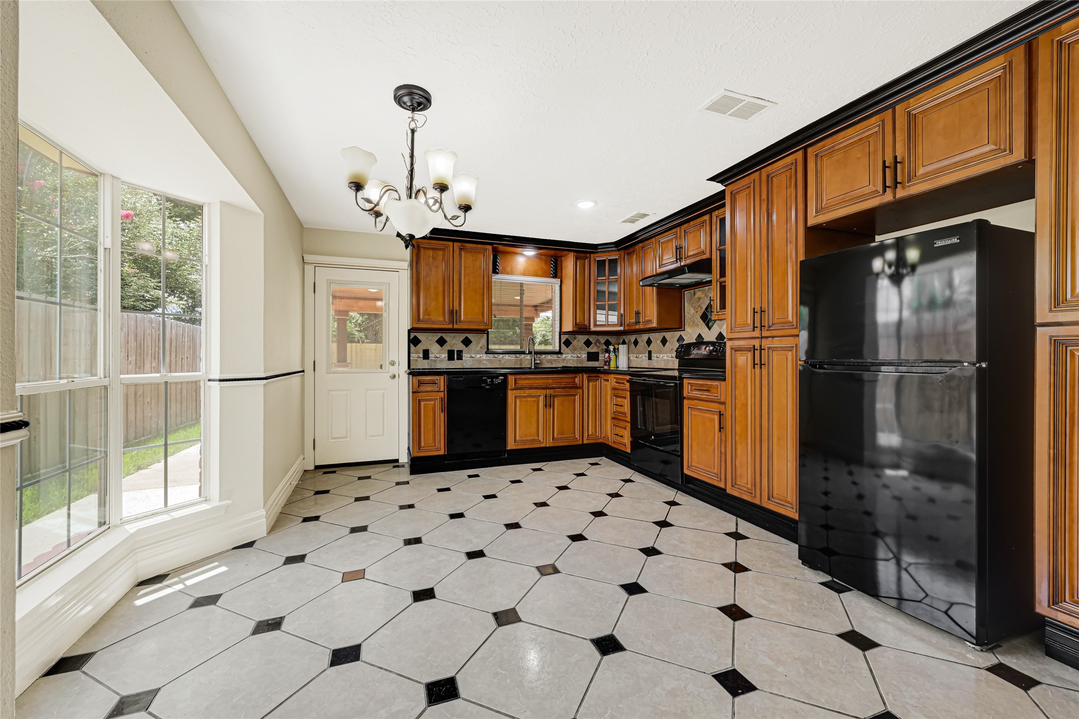 4806 Hickorygate Drive Spring, TX 77373 - Photo 6 of 21 Custom kitchen cabinetry.