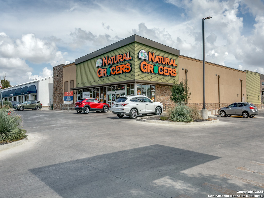 112 Ruelle Lane, Unit 112 San Antonio, TX 78209 - Photo 13 of 16 a street sign on a street corner