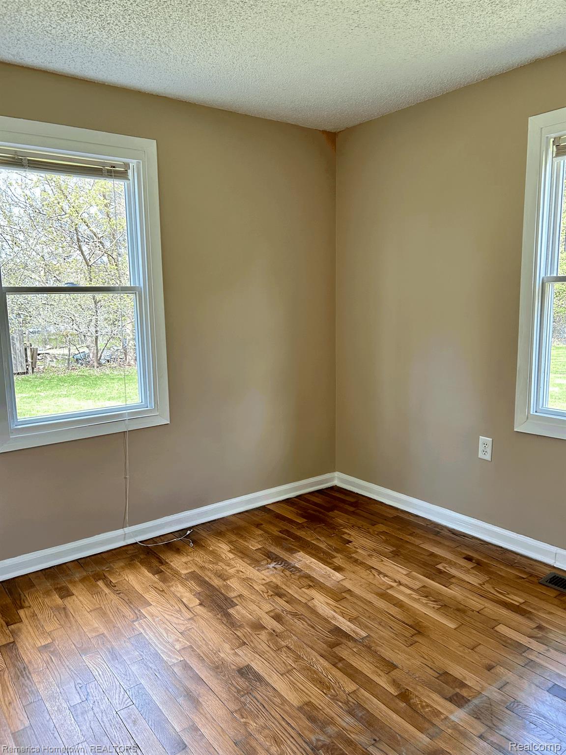 11093 White Lake Road Fenton, MI 48430 - Photo 22 of 37 Bedroom 3...