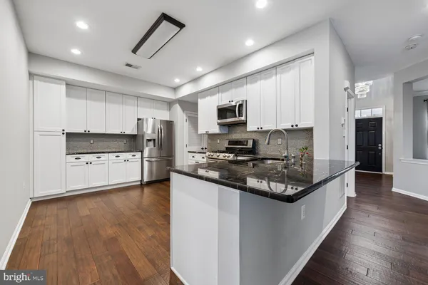 $3,300 | 784 Monument Avenue, Woodbridge, VA 22191