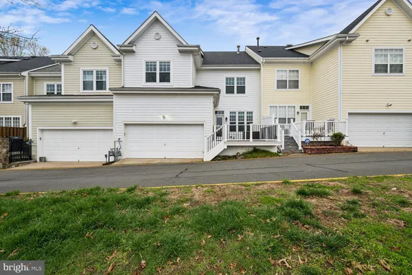 $3,300 | 784 Monument Avenue, Woodbridge, VA 22191
