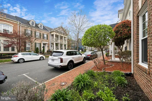 $3,300 | 784 Monument Avenue, Woodbridge, VA 22191