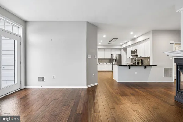 $3,300 | 784 Monument Avenue, Woodbridge, VA 22191