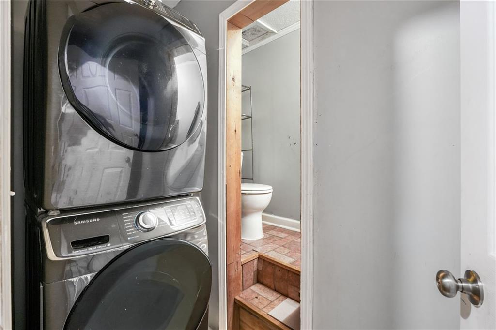 367 Benjamin Drive Rockmart, GA 30153 - Photo 16 of 34 a close view of a utility room with dryer and washer