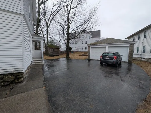 $2,400 | 95 Longfellow Road, Unit 1, Worcester, MA 01602