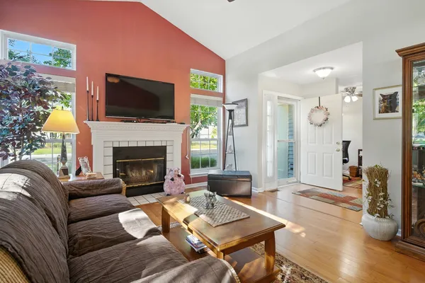 $329,900 | 401 Cromwell Circle, Unit 4, Bartlett, IL 60103