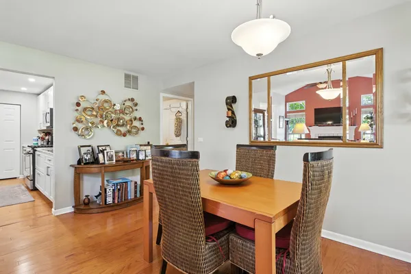 $329,900 | 401 Cromwell Circle, Unit 4, Bartlett, IL 60103