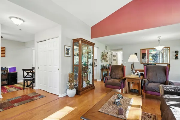 $329,900 | 401 Cromwell Circle, Unit 4, Bartlett, IL 60103