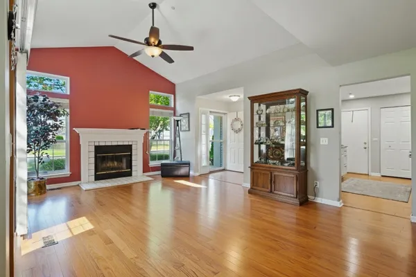 $329,900 | 401 Cromwell Circle, Unit 4, Bartlett, IL 60103