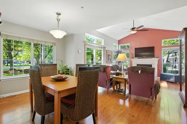 $329,900 | 401 Cromwell Circle, Unit 4, Bartlett, IL 60103