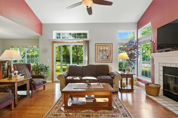 $329,900 | 401 Cromwell Circle, Unit 4, Bartlett, IL 60103