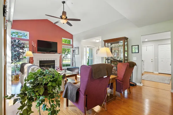 $329,900 | 401 Cromwell Circle, Unit 4, Bartlett, IL 60103