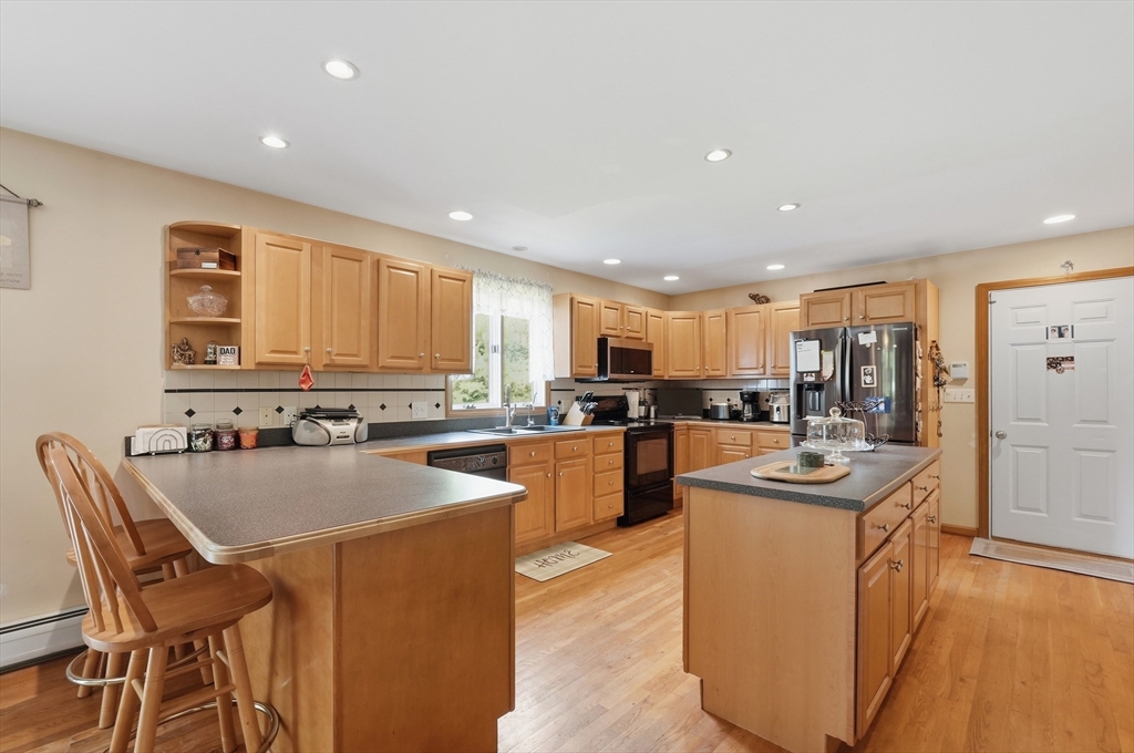 1527 Main Street Acushnet, MA 02743 - Photo 13 of 32