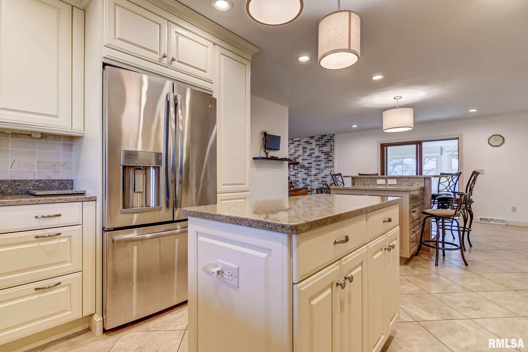 2210 Huntleigh Road Springfield, IL 62704 - Photo 10 of 41
