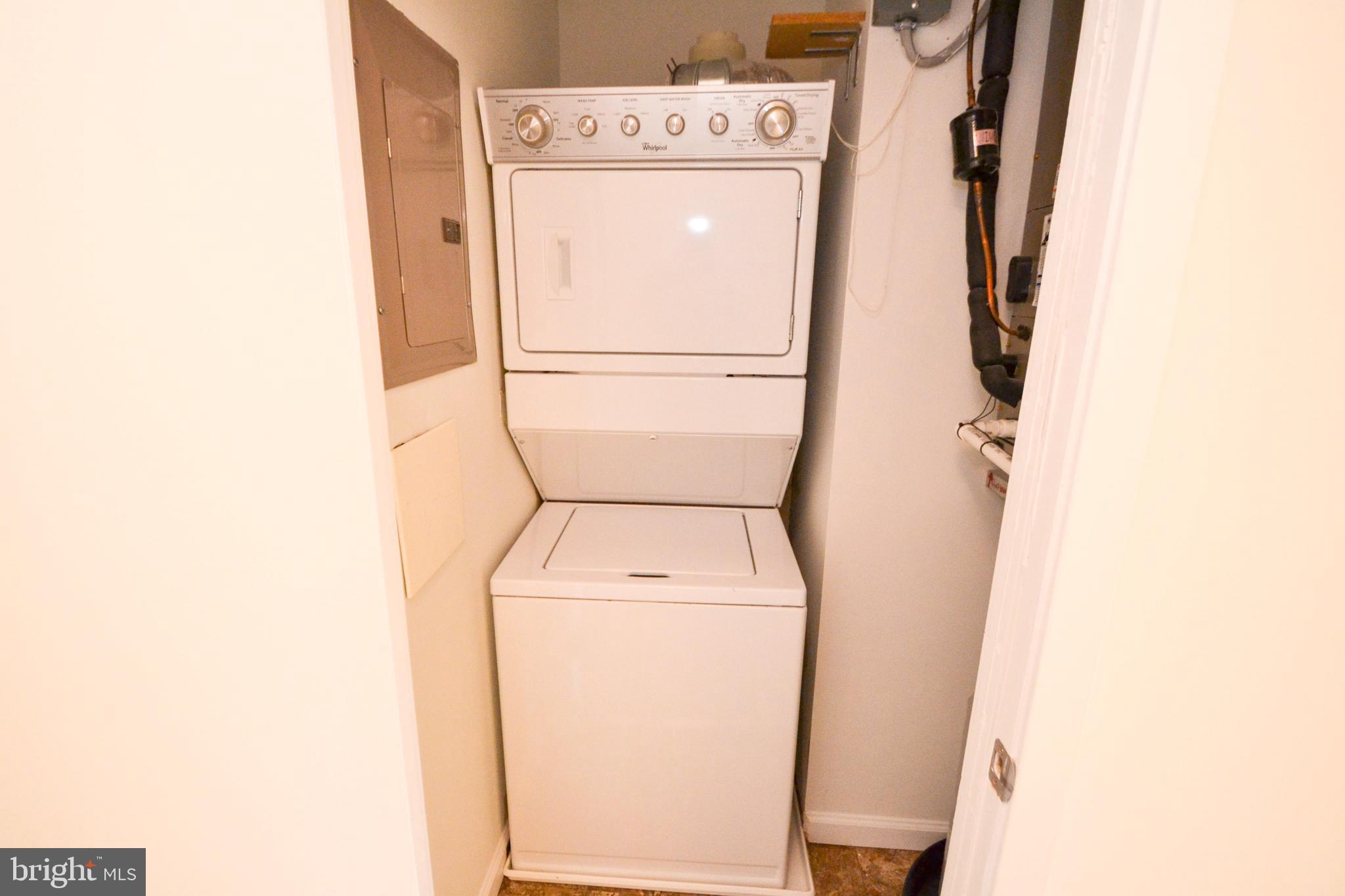 421 South Sharp Street, Unit R 11 Baltimore, MD 21201 - Photo 14 of 26 a utility room with dryer and washer