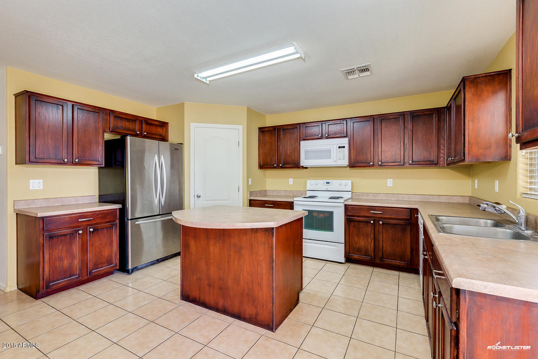 17721 West Red Bird Road Surprise, AZ 85387 - Photo 8 of 29 11-Red Bird