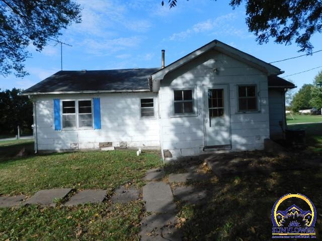 504 2nd Street Whiting, KS 66552 - Photo 2 of 11