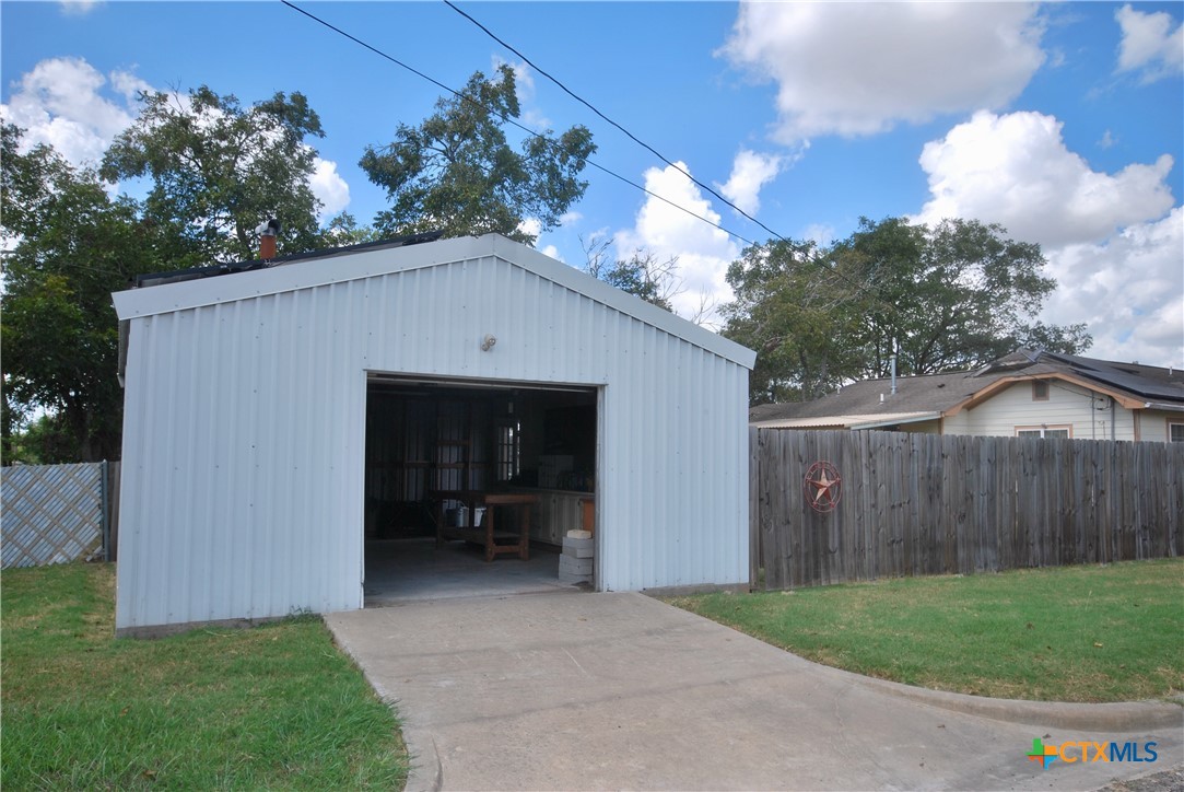 302 South Main Street Schulenburg, TX 78956 - Photo 23 of 39