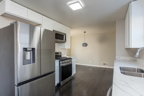 $2,400 | 821 12th Street, North Chicago, IL 60064