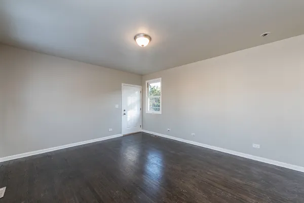 $2,400 | 821 12th Street, North Chicago, IL 60064
