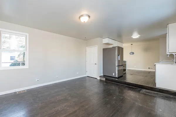 $2,400 | 821 12th Street, North Chicago, IL 60064