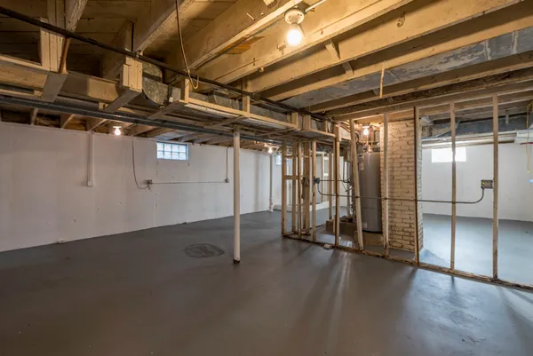 $2,400 | 821 12th Street, North Chicago, IL 60064