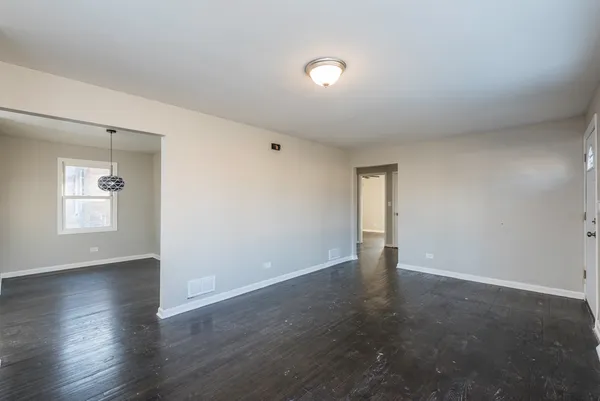 $2,400 | 821 12th Street, North Chicago, IL 60064