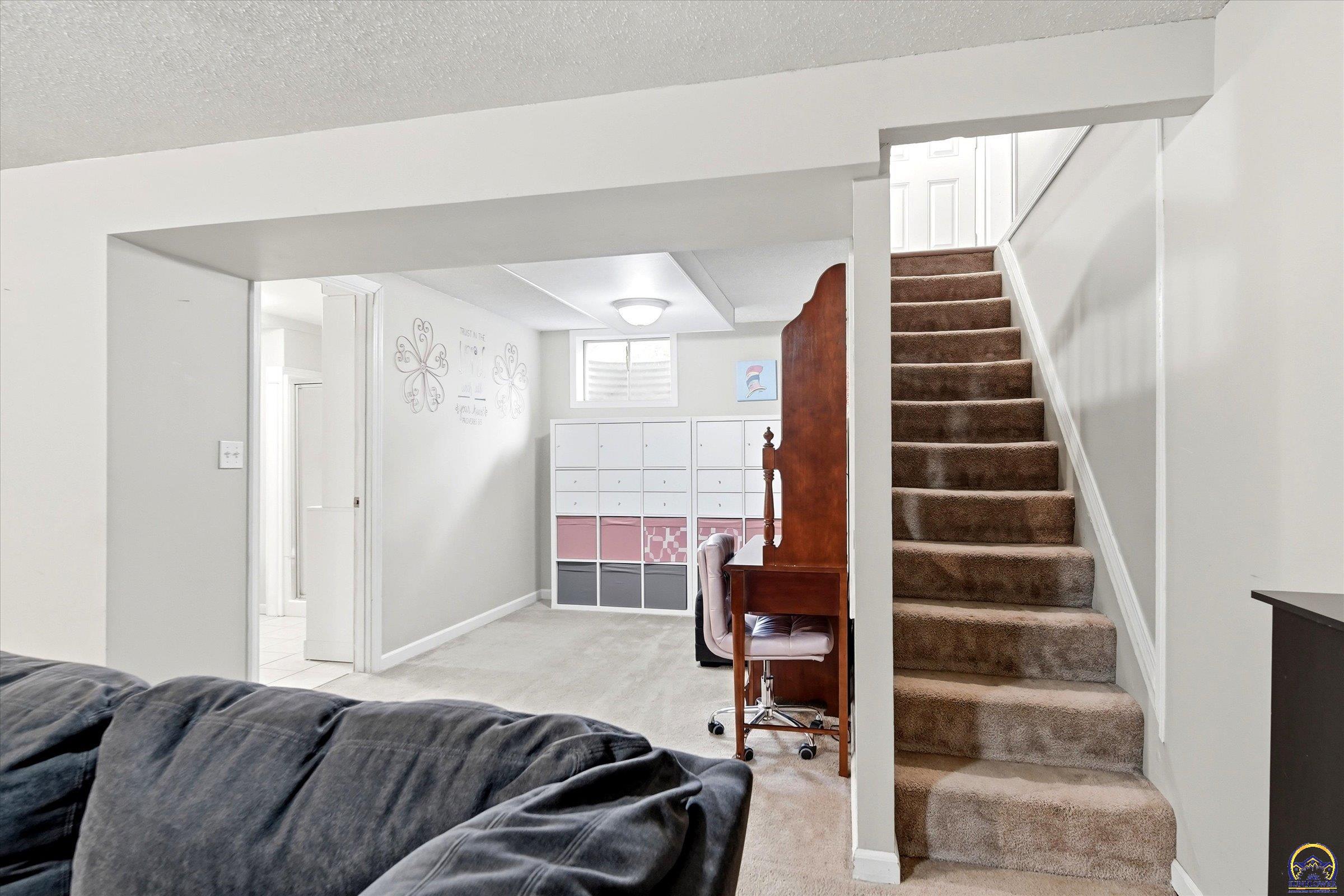 2543 Southwest Kent Street Topeka, KS 66614 - Photo 33 of 38