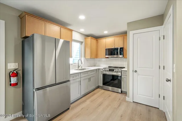 $2,000 | 820 822 Delaware Street, Scranton, PA 18509