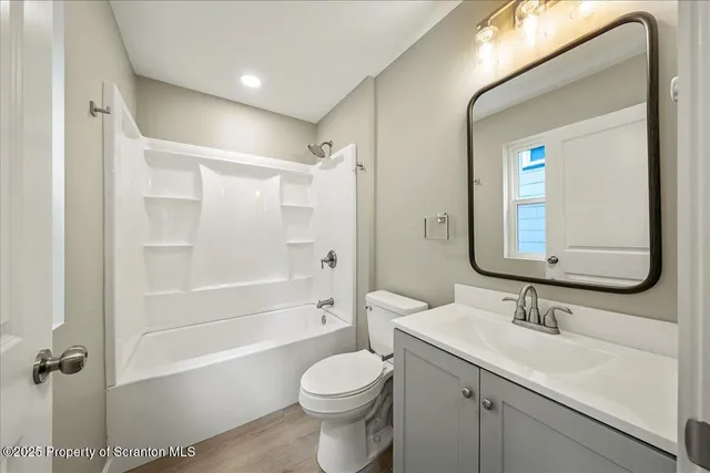 $2,000 | 820 822 Delaware Street, Scranton, PA 18509