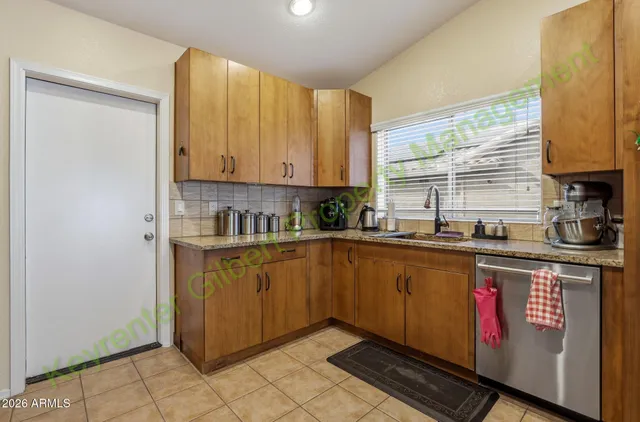 $2,900 | 5450 West Saragosa Street, Chandler, AZ 85226