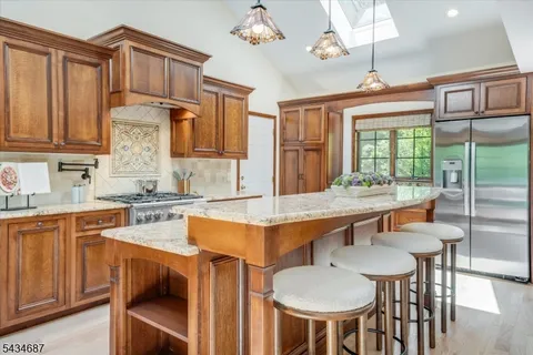 $864,999 | 48 Rainbow Trail, Mountain Lakes, NJ 07046