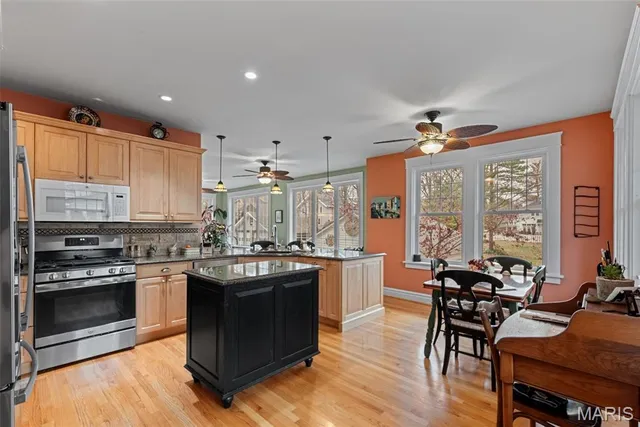 $860,000 | 321 South Elm Avenue, Webster Groves, MO 63119