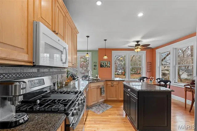 $860,000 | 321 South Elm Avenue, Webster Groves, MO 63119