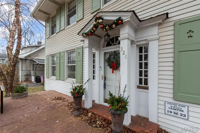 $860,000 | 321 South Elm Avenue, Webster Groves, MO 63119
