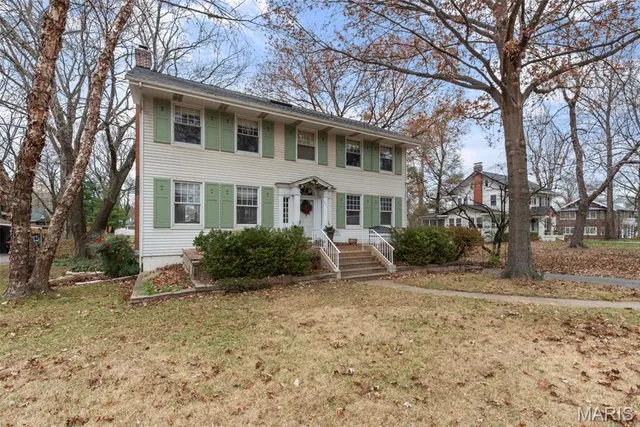 $860,000 | 321 South Elm Avenue, Webster Groves, MO 63119