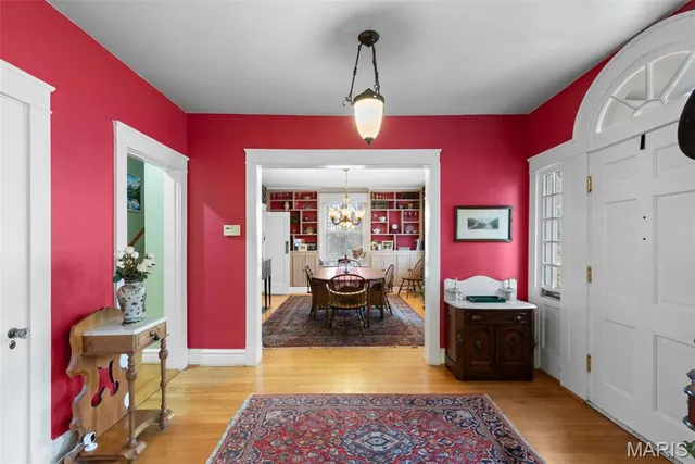 $860,000 | 321 South Elm Avenue, Webster Groves, MO 63119