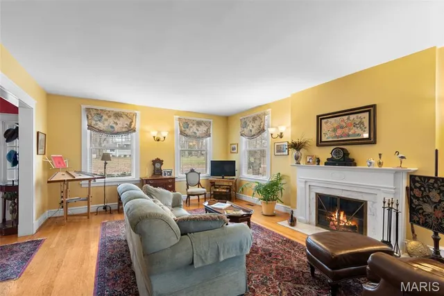 $860,000 | 321 South Elm Avenue, Webster Groves, MO 63119