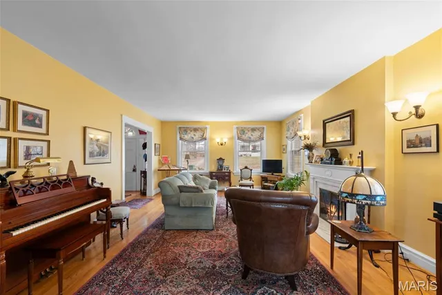 $860,000 | 321 South Elm Avenue, Webster Groves, MO 63119