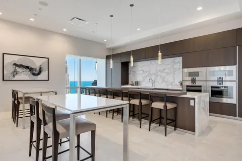 $7,500,000 | 363 East Wacker Drive, Unit 9101, Chicago, IL 60601