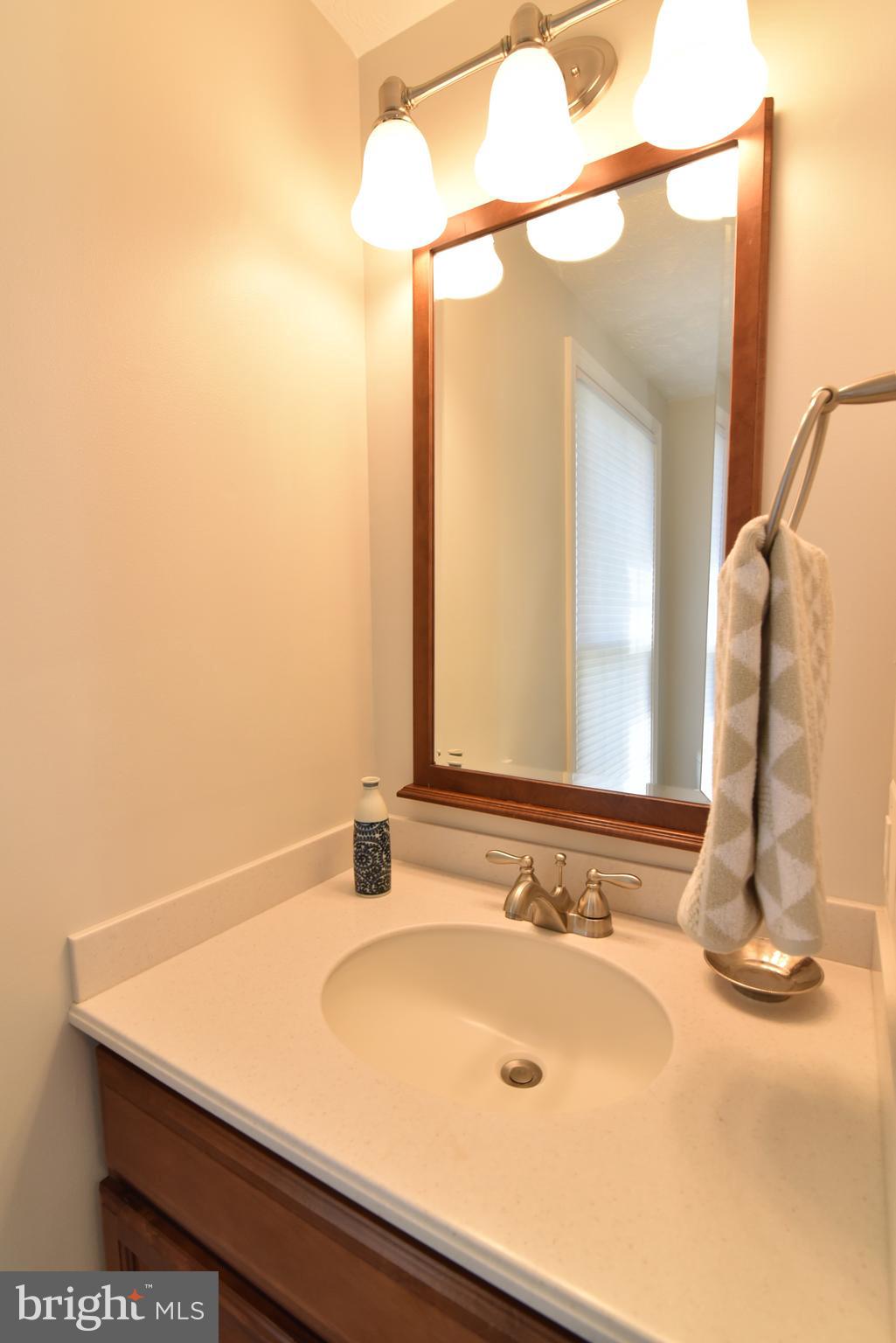 1537 Autumn Ridge Circle Reston, VA 20194 - Photo 11 of 43 Main Level Powder Room