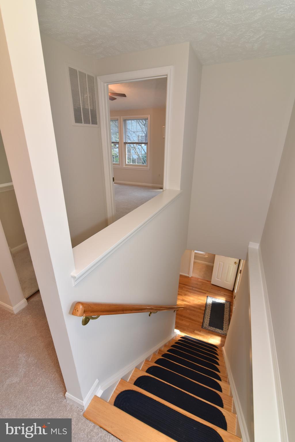 1537 Autumn Ridge Circle Reston, VA 20194 - Photo 13 of 43 Stairs to upper Level