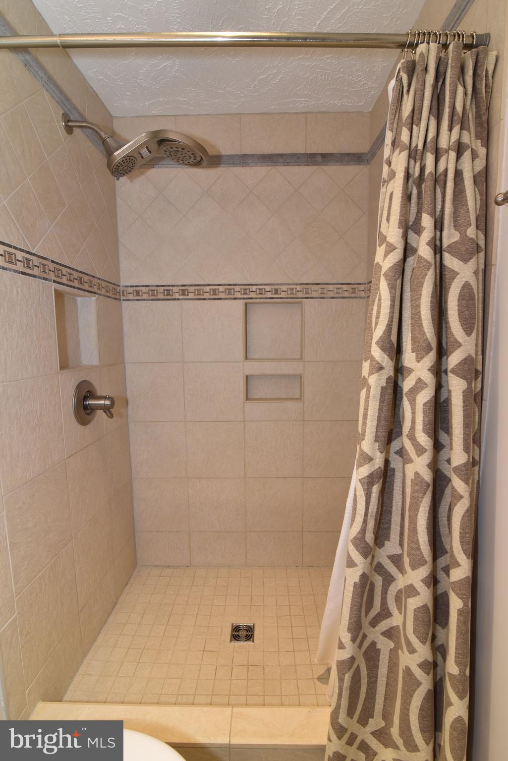 1537 Autumn Ridge Circle Reston, VA 20194 - Photo 17 of 43 Primary Bathroom
